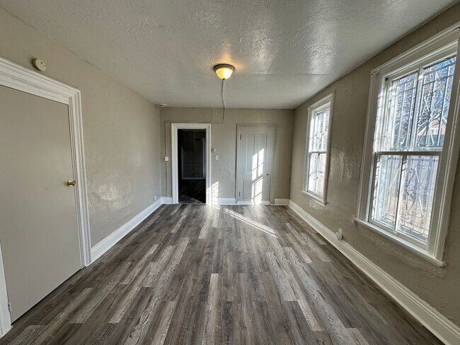 Building Photo - Spacious Single Family Home Ready for Rent in Great Neighborhood