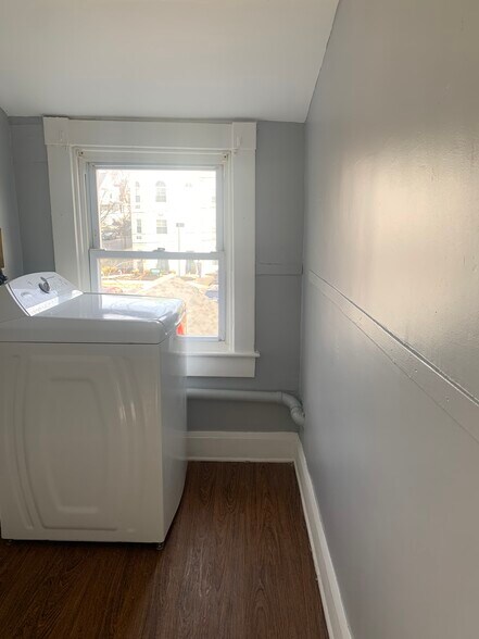 Building Photo - 2922 E Cold Spring Ln