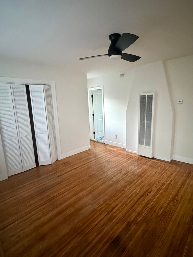 Building Photo - 5715 Genoa St