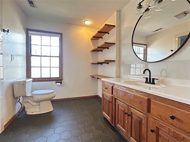 Building Photo - 3164 Katherine Ave