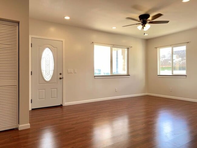 Building Photo - Aiea: 2 Bed, 1 Bath, 1 Parking, Duplex Unit