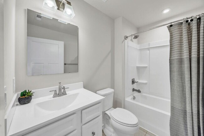 Building Photo - Beautiful 3BR / 2BA Craftsman-Style Home in Durbin Oaks in Fountain Inn $1995/mo***