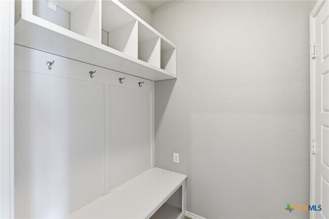 Building Photo - 2940 Coral Way