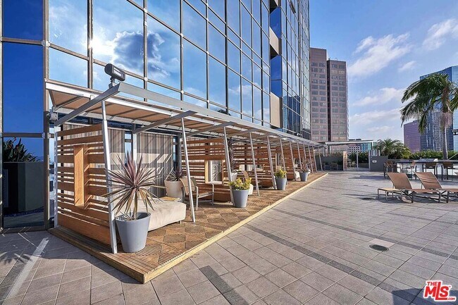 Building Photo - 1100 Wilshire Blvd