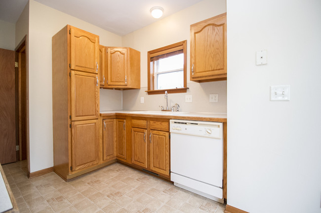 Building Photo - 942 Brinton Dr