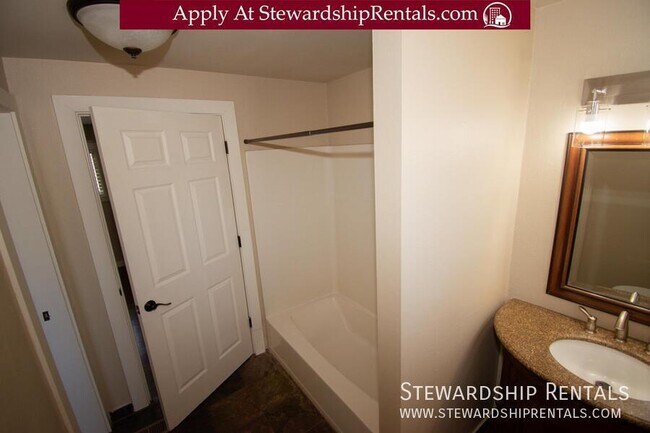 Building Photo - 5017 SE 45th Ave