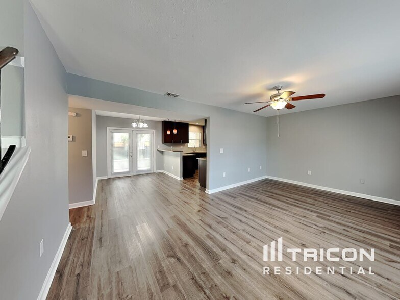 Building Photo - 2543 Golden Poinciana Pl