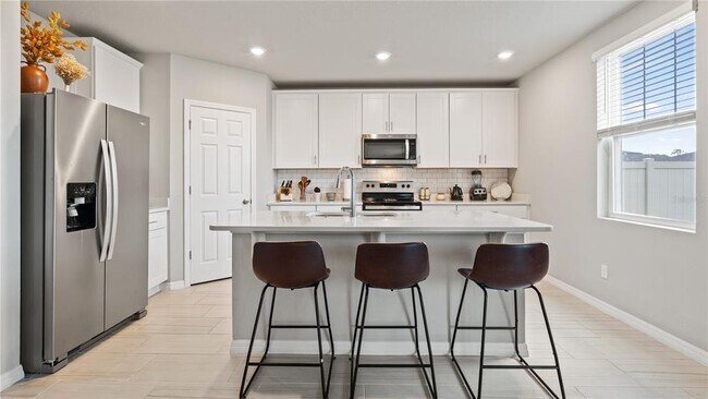 Building Photo - 5291 Meredrew Ln