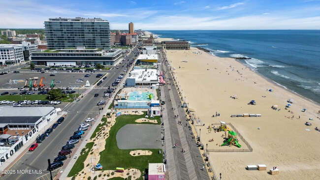 Building Photo - 218 3rd Ave