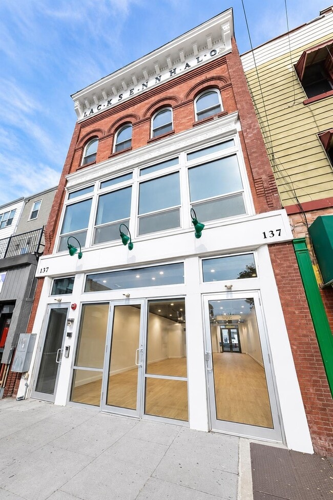 Building Photo - 137 Monticello Ave