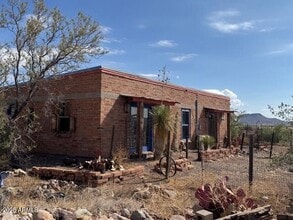 Building Photo - 2650 E Loma Alta Dr