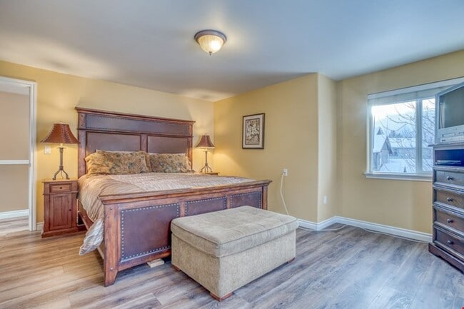 Building Photo - Furnished 3 Bedroom only 24 minutes from M...