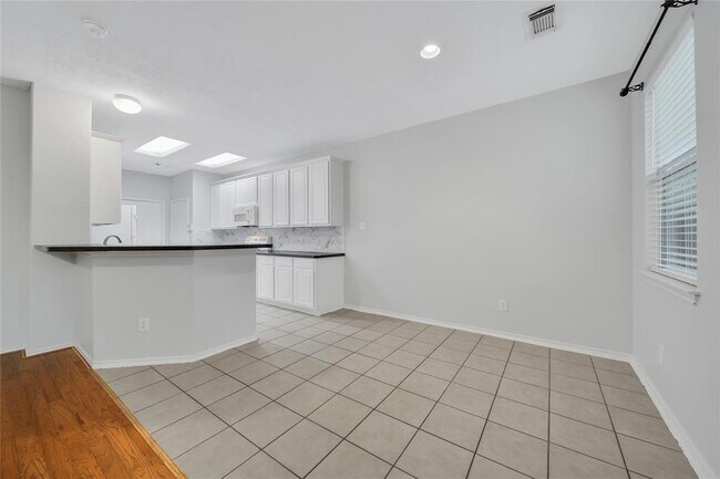 Building Photo - 230 W Stedhill Loop