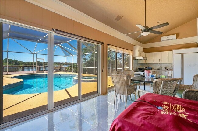 Building Photo - 6719 Fairway Cove Dr