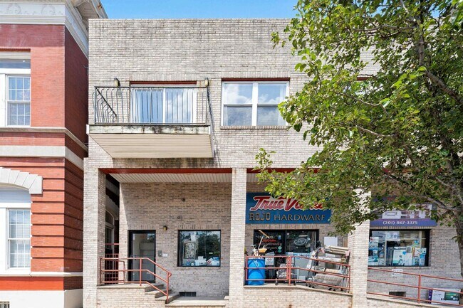 Building Photo - 4413 Park Ave
