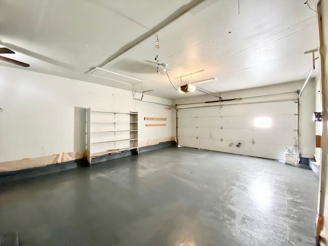 Building Photo - Modern Comfort Meets Prime Location in West Highlands