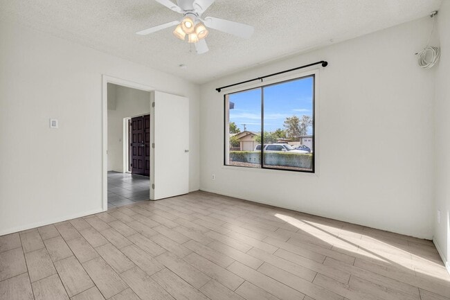 Building Photo - 6 Bedroom! 4 1/2 BATHS!  ASU! Diving Pool! Less than 1 mile to campus