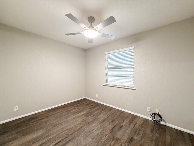 Building Photo - Modern Elegance Meets Suburban Comfort: Updated 3-Bed, 2-Bath Gem in Heart of Burleson