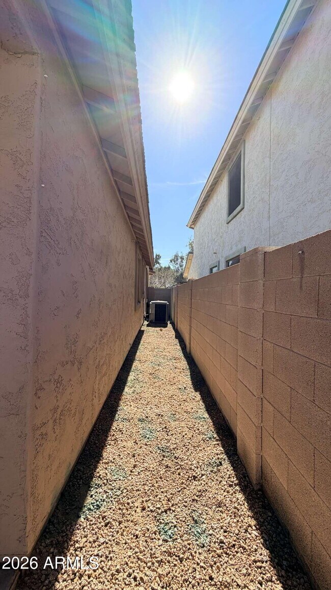 Building Photo - 2614 E Fremont Rd