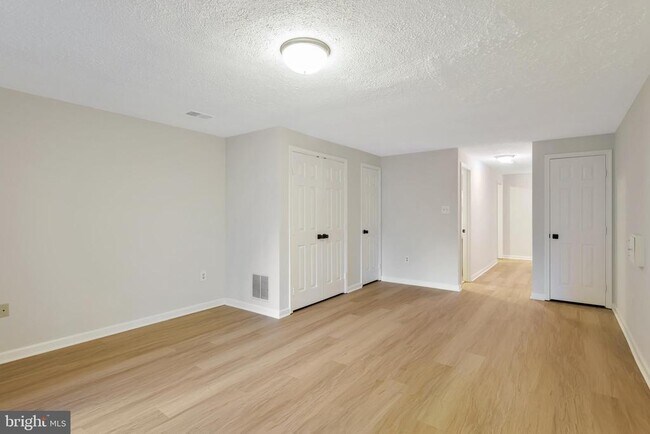 Building Photo - 12867 Mill House Ct