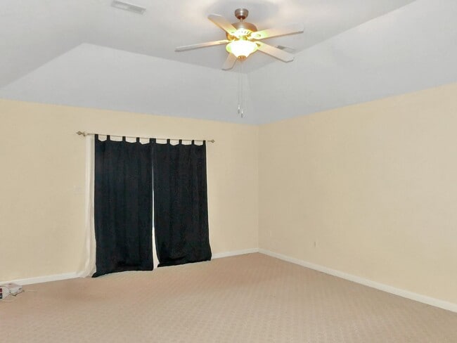 Building Photo - 48145 Mayflower Dr