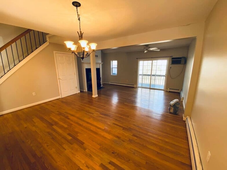 Building Photo - 70 Old Town Rd