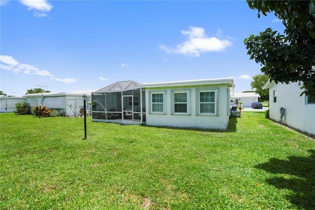 Building Photo - 142 NW 10th Ct