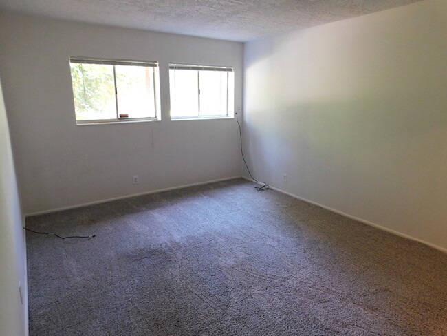 Master Bedroom - 1378 Merritt Cir