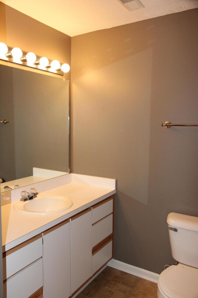 Building Photo - 1376 Heatherwood Ln