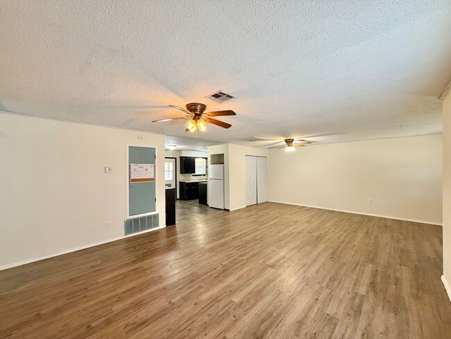 Building Photo - 1204 2nd Pl