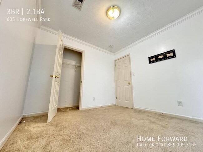 Building Photo - 605 Hopewell Park