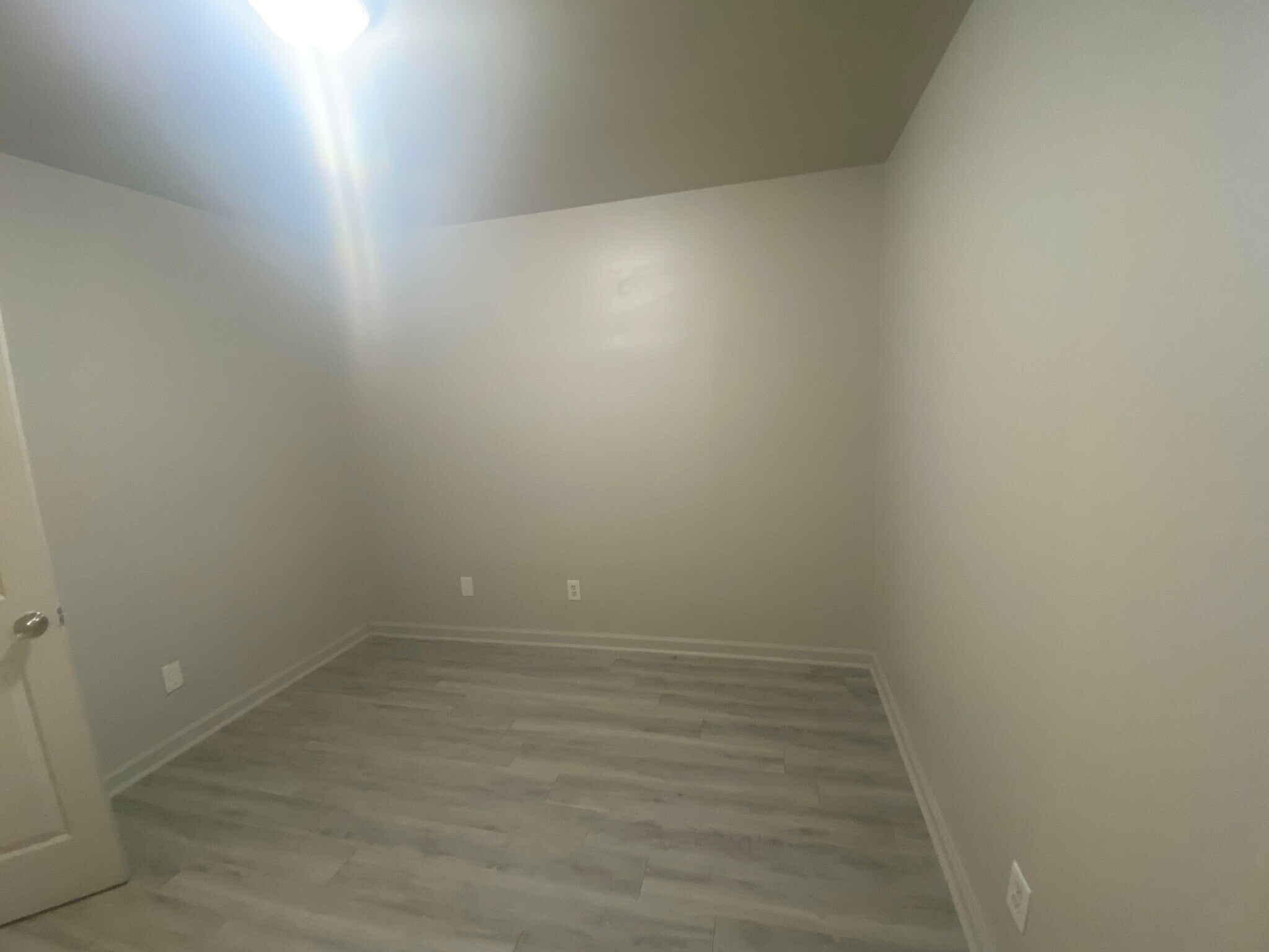 Building Photo - Room in Duplex on Beck St