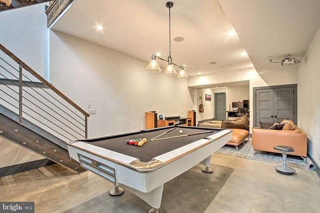 Building Photo - 2128 E Firth St