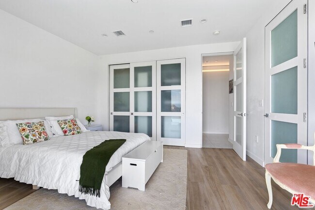 Building Photo - 28405 Via Acero