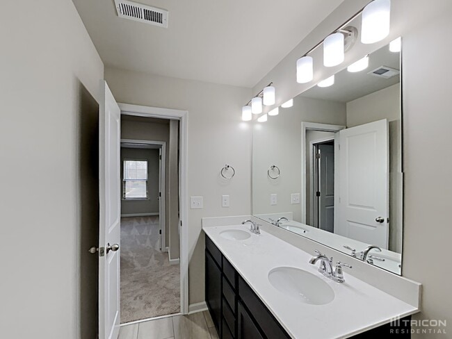 Building Photo - 130 Spring Knoll Dr