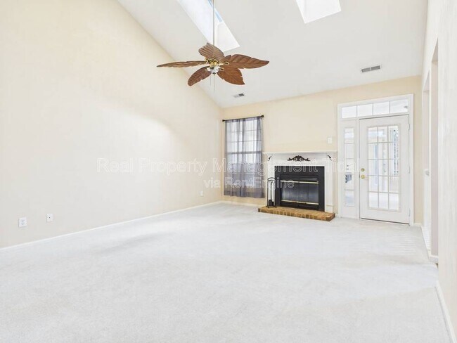 Building Photo - 1116 Fern Ln