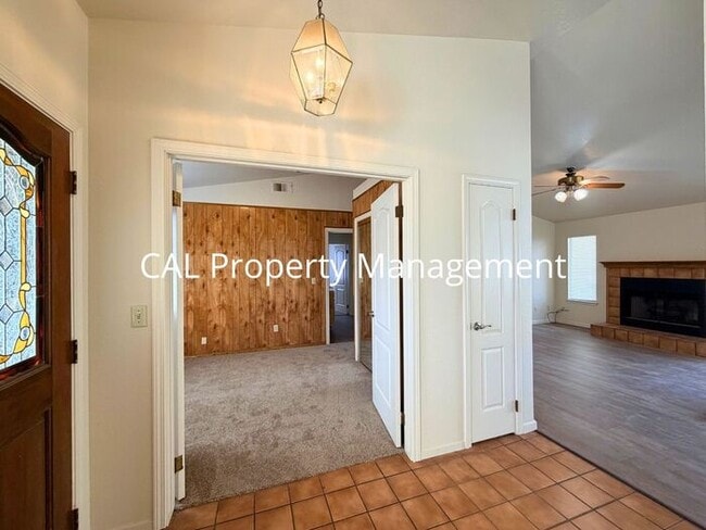 Building Photo - Rare 4 bedroom 2 bath rental in Pine Meadow Estates King City!