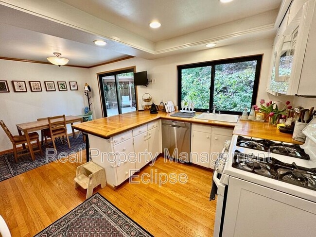 Building Photo - 15130 SE 47th Pl