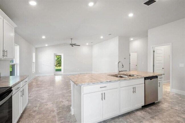 Building Photo - 5202 Vespera St