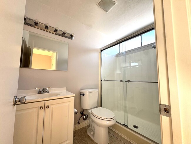 Building Photo - Mission Viejo Lease – 3 Bedrooms, 2 Bathro...