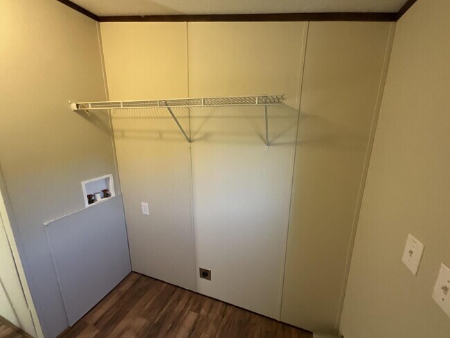 Building Photo - Charming 3-Bed, 2-Bath Retreat: Spacious 1216 Sq Ft Mobile Home in Peaceful Brazoria, TX!