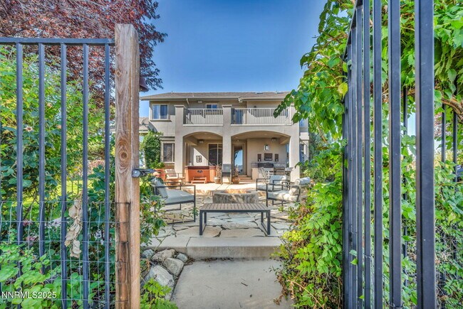 Building Photo - 1520 Taos Ln