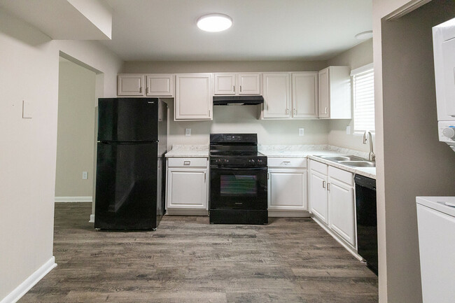 Kitchen - Hillcrest Townhomes