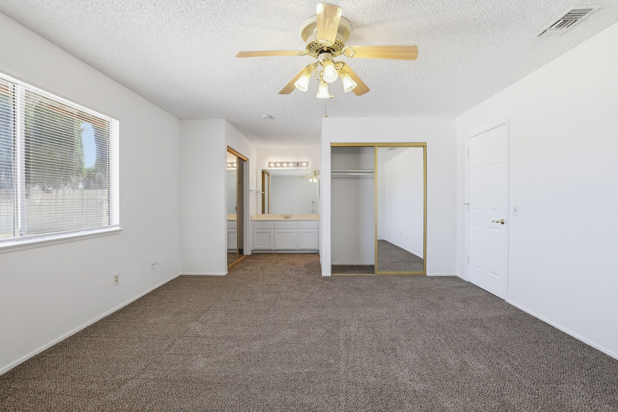 Building Photo - 9837 E Avenue R10
