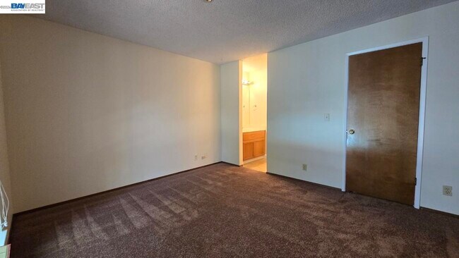 Building Photo - 6125 Thornton Ave