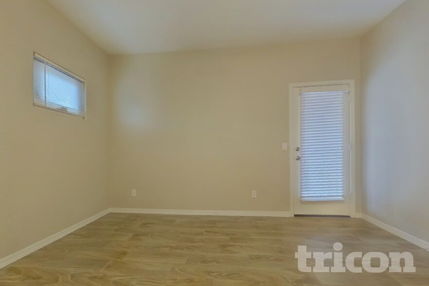 Building Photo - 5010 W Fawn Dr