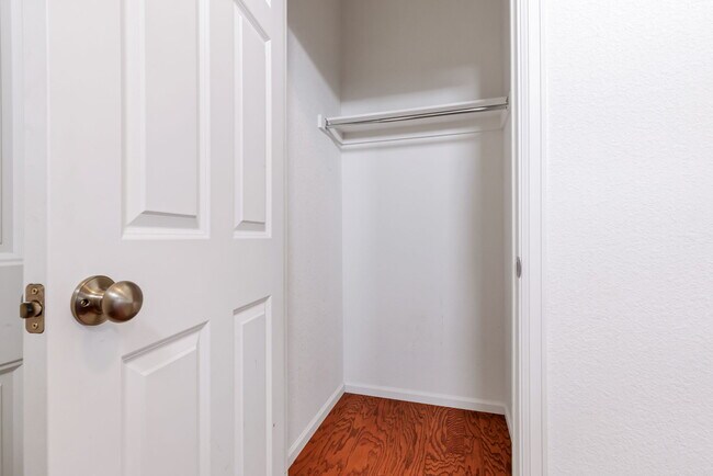 Building Photo - 10827 Ventura Ct
