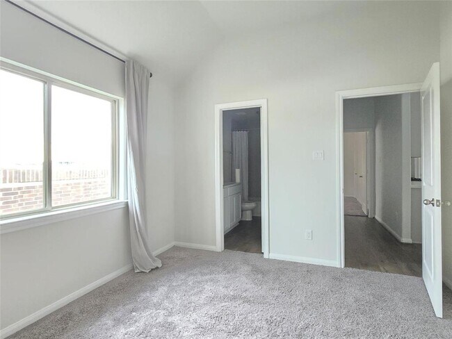 Building Photo - 4901 Finns Lndg St