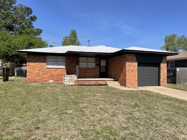 Building Photo - 3 Bedroom in Bethany