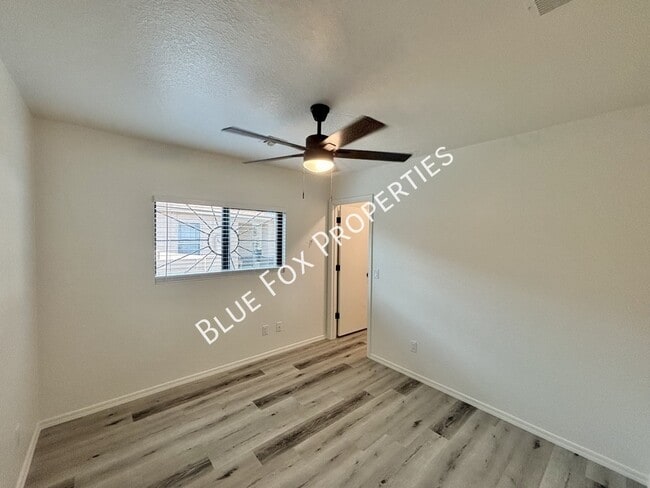 Building Photo - 5369 S Waterloo Ln